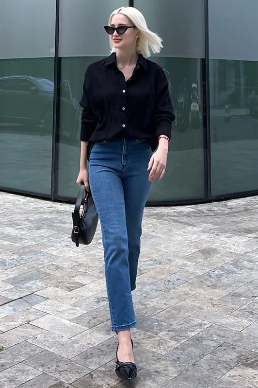 Açık Mavi Slim Fit Kadın Mom Jean MG1738