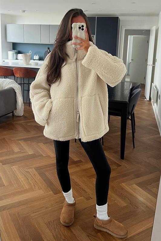 Bej Dik Yakalı Cepli Peluş Kadın Mont MG1966