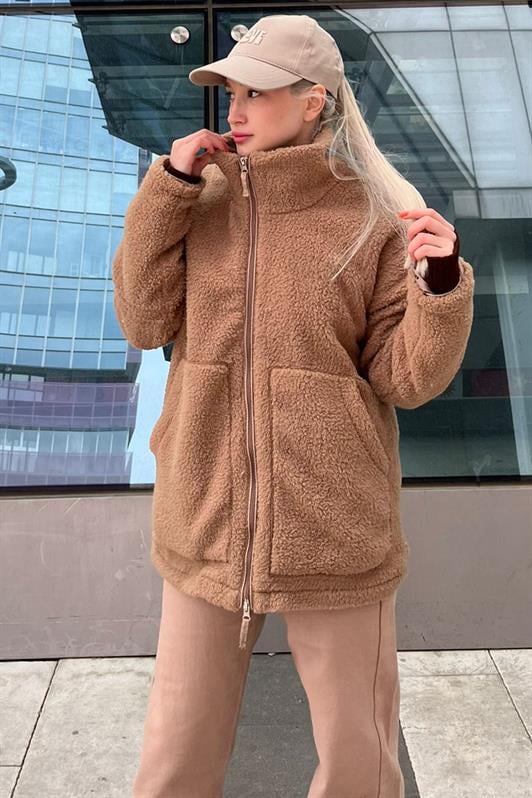 Bej Yüksek Yakalı Cepli Kadın Peluş Mont MG1948