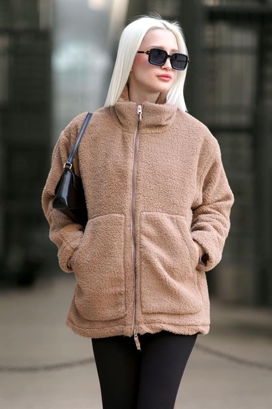 Bej Yüksek Yakalı Cepli Kadın Peluş Mont MG1948