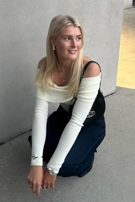 Beyaz Kadın Madonna Yaka Uzun Kollu Triko Kazak MG2184