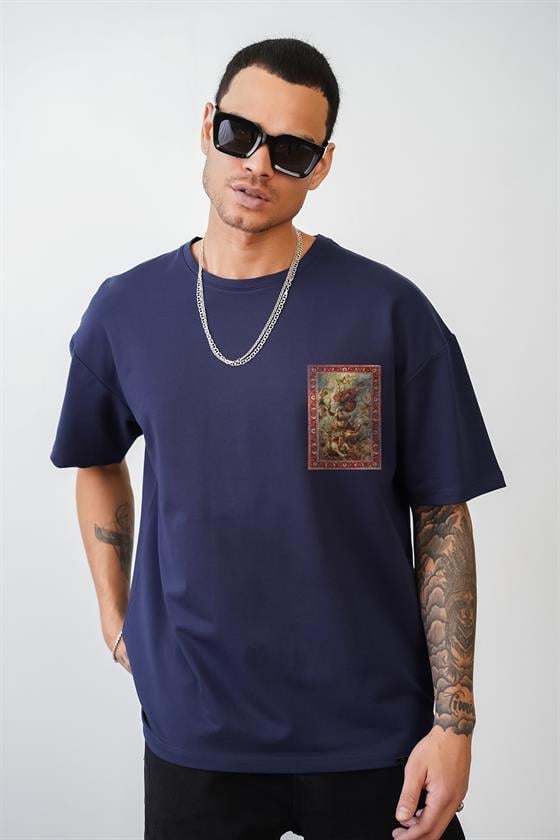 Bisiklet Yaka Önü ve Arkası Otlantik Kilim Desen Baskılı Oversize Kalıp Unisex Tişört