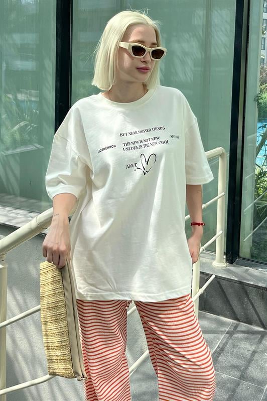 Ekru Oversize Kalp Baskılı Bisiklet Yaka Kısa Kollu Kadın Tişört MG2129
