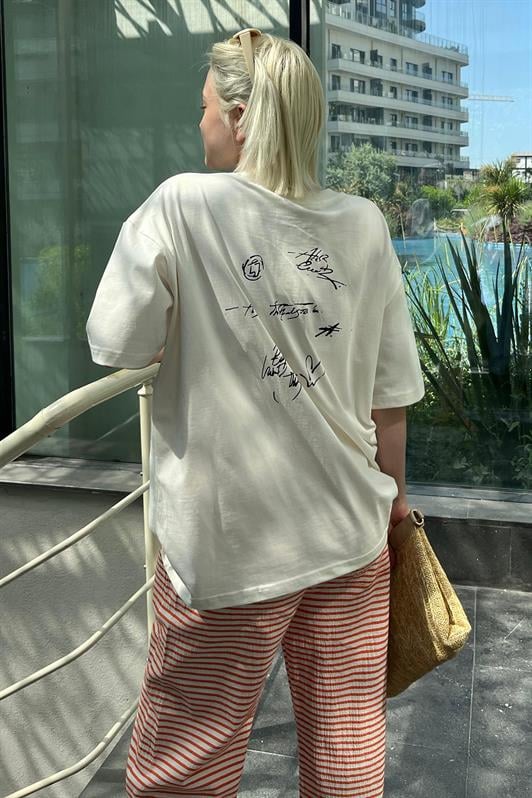 Ekru Oversize Kalp Baskılı Bisiklet Yaka Kısa Kollu Kadın Tişört MG2129