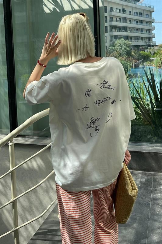Ekru Oversize Kalp Baskılı Bisiklet Yaka Kısa Kollu Kadın Tişört MG2129