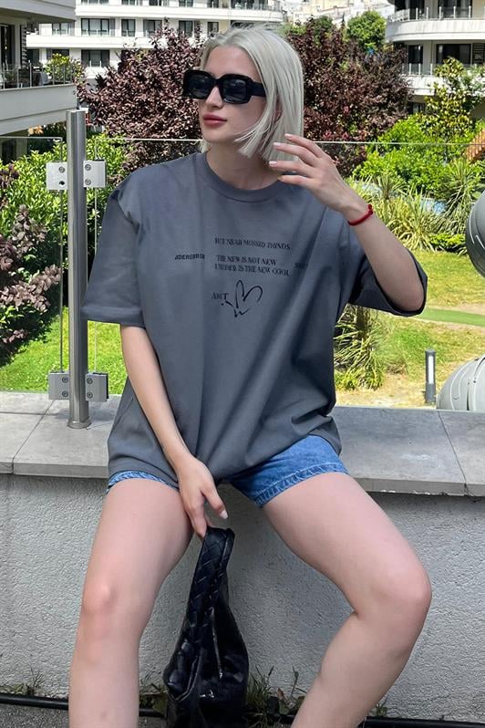 Füme Oversize Kalp Baskılı Bisiklet Yaka Kısa Kollu Kadın Tişört MG2129