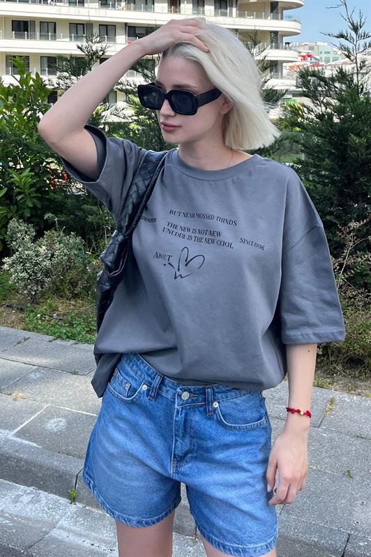 Füme Oversize Kalp Baskılı Bisiklet Yaka Kısa Kollu Kadın Tişört MG2129