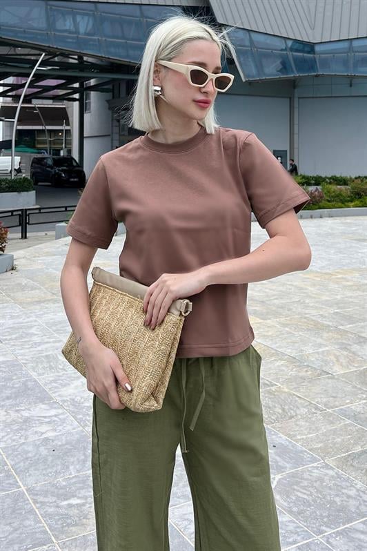 Kahverengi Bisiklet Yaka Basic Kadın Tişört MG2075