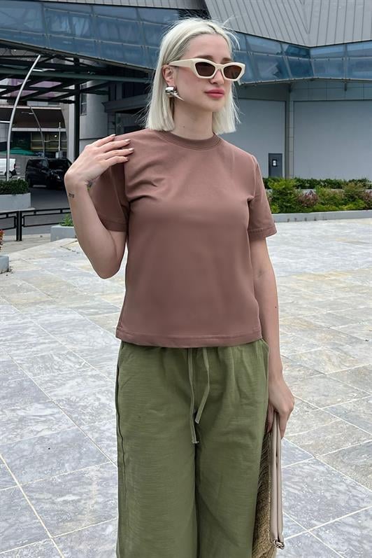 Kahverengi Bisiklet Yaka Basic Kadın Tişört MG2075