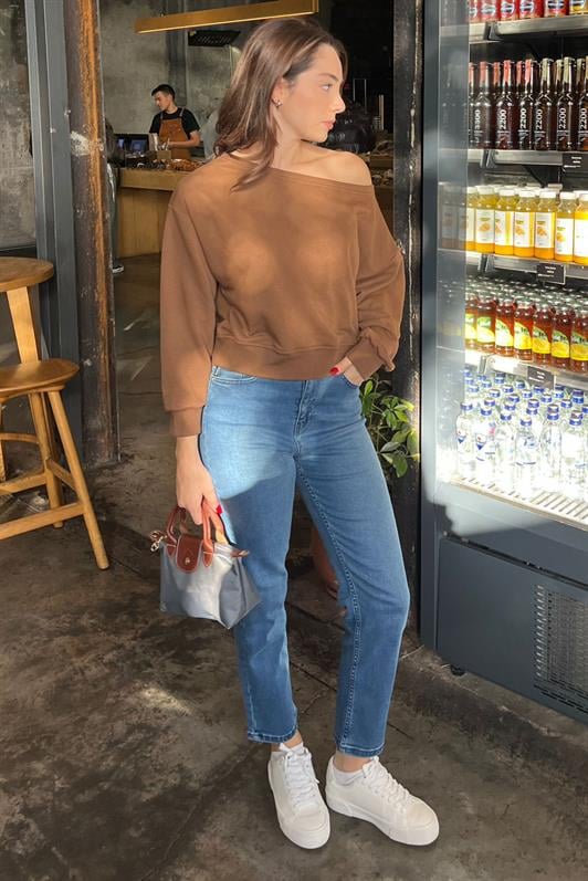 Kahverengi Kayık Yaka Kadın Sweatshirt MG2208