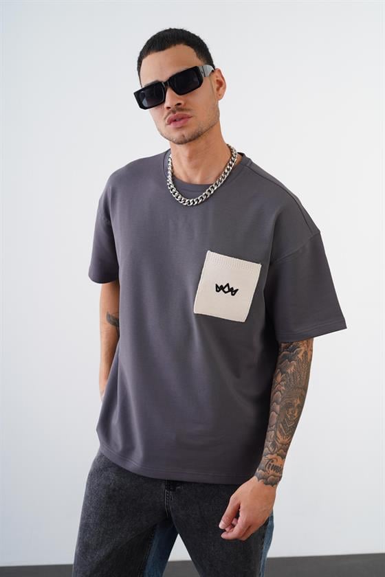 Kingbrich Bisiklet Yaka Tek Cepli Oversize Kalıp Logolu Tişört