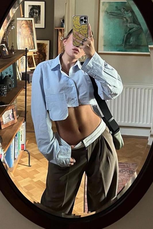 Mavi Cep Detaylı Kadın Crop Gömlek MG1644