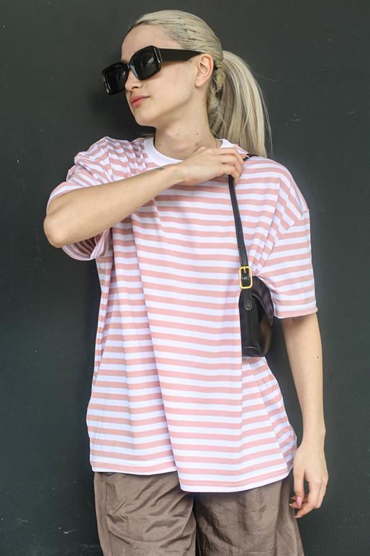 Pembe Çizgili Bisiklet Yaka Kadın Tişört MG1656