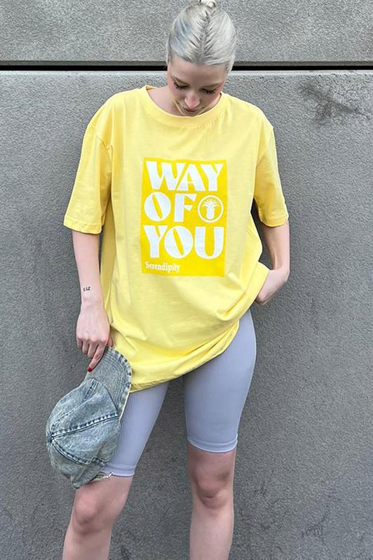 Sarı Baskılı Bisiklet Yaka Overfit Kadın Tişört MG1999