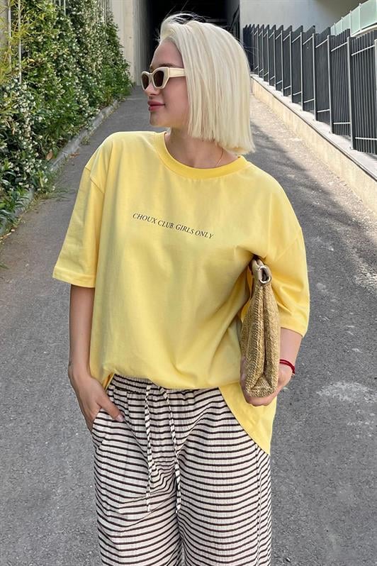 Sarı Oversize Sırt Ve Ön Baskılı Bisiklet Yaka Kısa Kollu Kadın Tişört MG2130