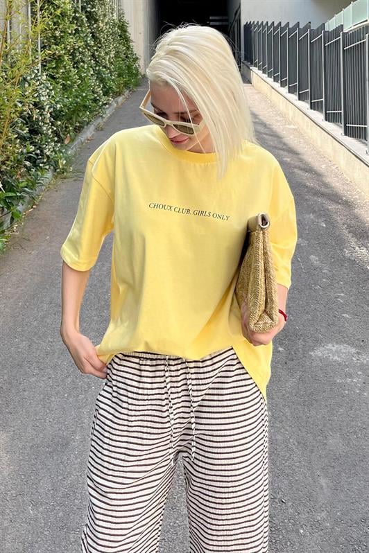 Sarı Oversize Sırt Ve Ön Baskılı Bisiklet Yaka Kısa Kollu Kadın Tişört MG2130