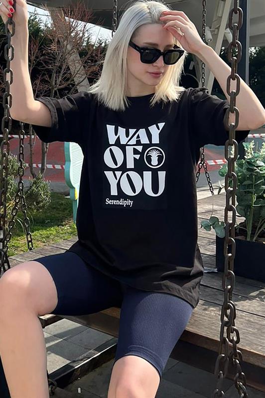 Siyah Baskılı Bisiklet Yaka Overfit Kadın Tişört MG1999