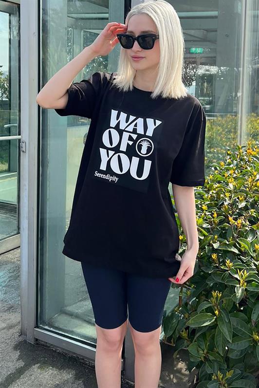 Siyah Baskılı Bisiklet Yaka Overfit Kadın Tişört MG1999