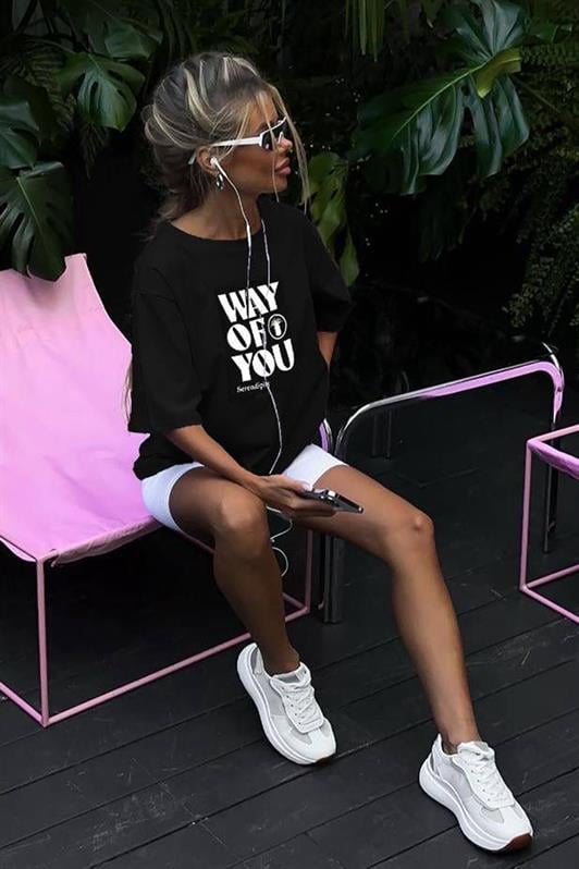 Siyah Baskılı Bisiklet Yaka Overfit Kadın Tişört MG1999