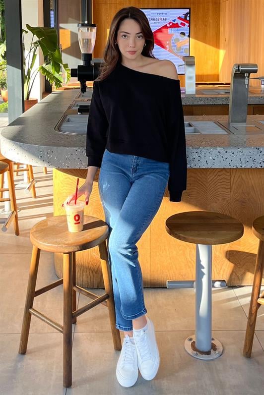 Siyah Kayık Yaka Kadın Sweatshirt MG2208