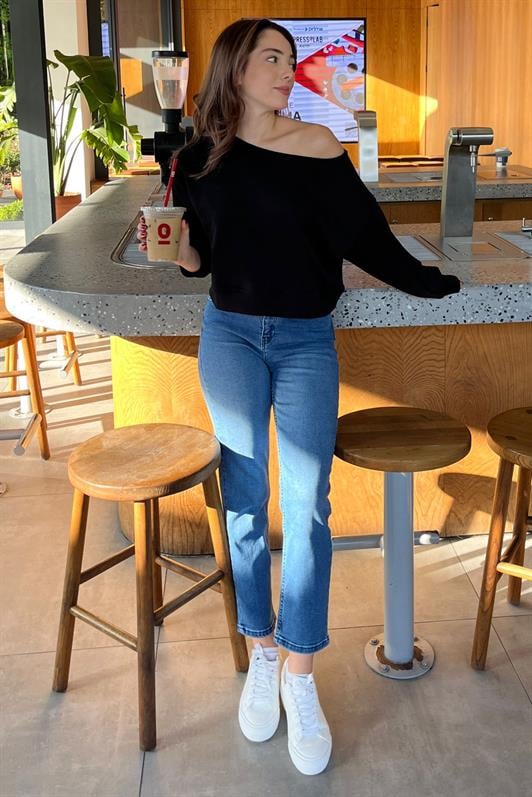 Siyah Kayık Yaka Kadın Sweatshirt MG2208