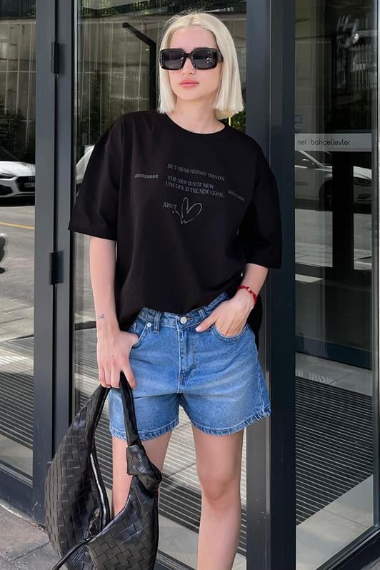 Siyah Oversize Kalp Baskılı Bisiklet Yaka Kısa Kollu Kadın Tişört MG2129