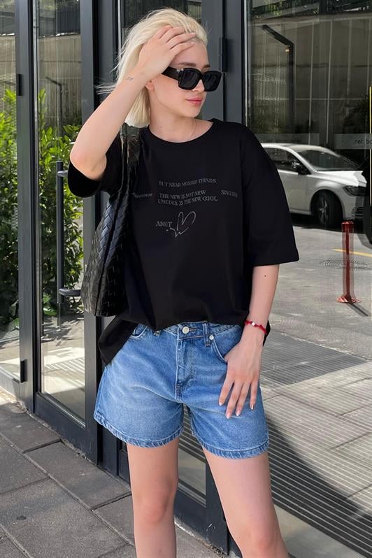 Siyah Oversize Kalp Baskılı Bisiklet Yaka Kısa Kollu Kadın Tişört MG2129