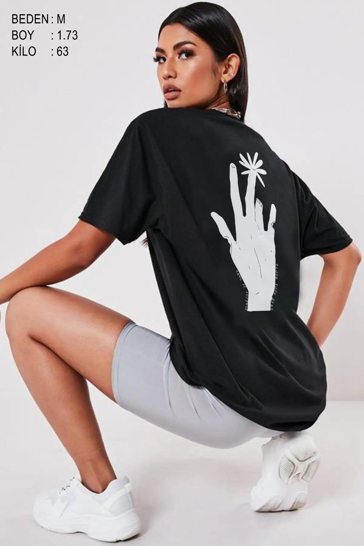 Sleight Of Hand Oversize Kadın Tişört - PΛSΛGE