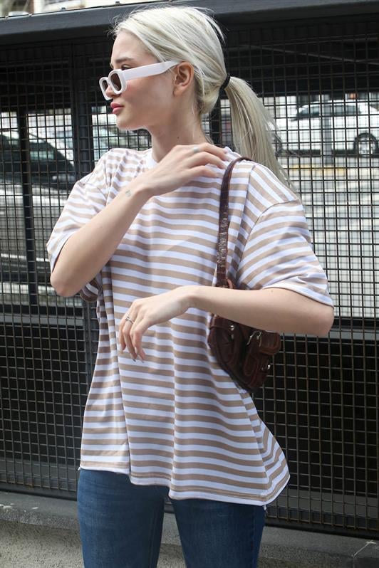 Bej Çizgili Bisiklet Yaka Kadın Tişört MG1656