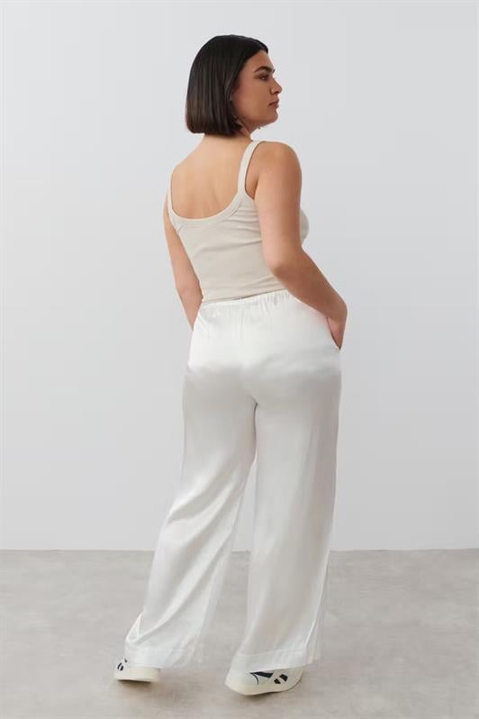 Beyaz Beli Büzgülü Saten Bol Paça Kadın Pantolon MG2019