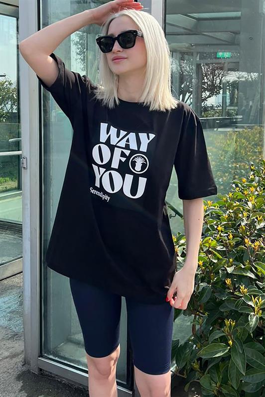 Siyah Baskılı Bisiklet Yaka Overfit Kadın Tişört MG1999