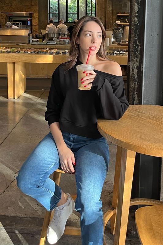 Siyah Kayık Yaka Kadın Sweatshirt MG2208