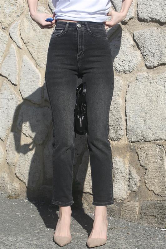 Siyah Slim Fit Kadın Mom Jean MG1738