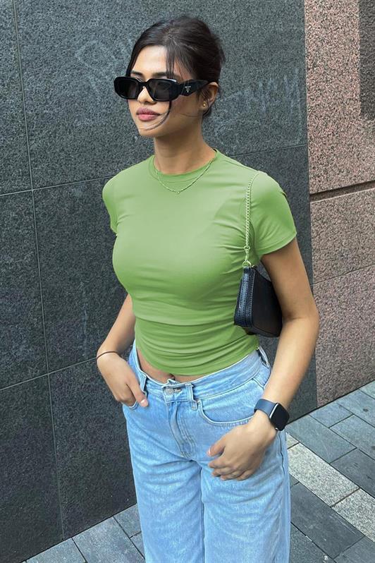 Yeşil Bisiklet Yaka Basic Kadın Tişört MG1725