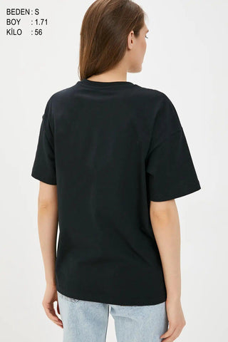 Off The Wall Oversize Kadın Tişört - PΛSΛGE